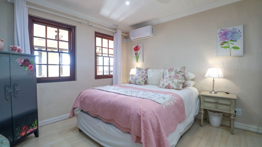 6 Bedroom Property for Sale in Kingfisher Creek Western Cape